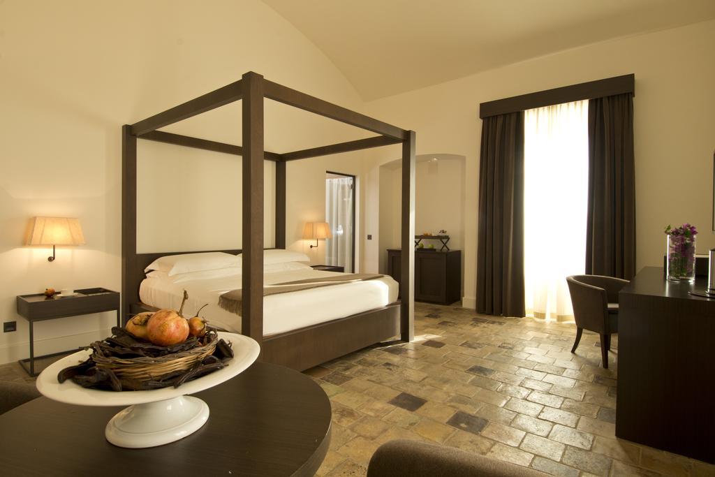 Hotel Histo San Pietro Sul Mar Piccolo Taranto Exterior foto